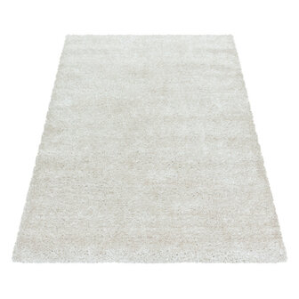 Een vloerkleed, karpet of tapijt in de kleur naturel is een luxe keuze die verfijning en elegantie toevoegt aan je interieur. 