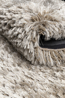 Hoogpolig vloerkleed Adore van Ligne Pure kleur taupe