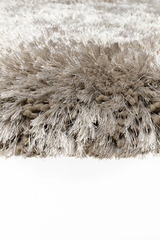 Hoogpolig vloerkleed Adore van Ligne Pure kleur taupe