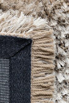 Hoogpolig vloerkleed Adore van Ligne Pure kleur taupe
