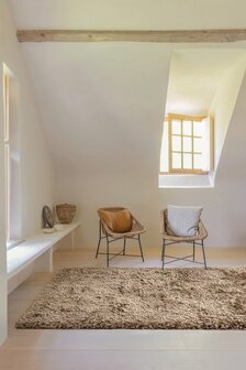 Hoogpolig vloerkleed Adore van Ligne Pure kleur koffie