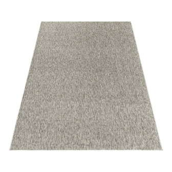 Kortpolig beige vloerkleed of karpet Verdi