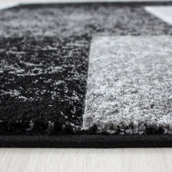 Zwart vloerkleed of karpet Mabel 