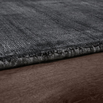 Viscose vloerkleed of karpet MERLIN kleur antraciet 330