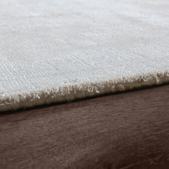 Viscose vloerkleed of karpet MERLIN kleur creme 330