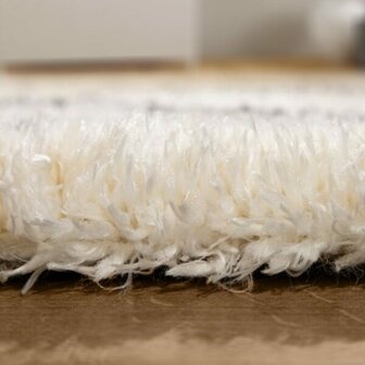 Hoogpolig vloerkleed of karpet RICHMOND kleur creme 075