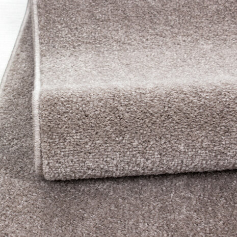Effen of uni vloerkleed Lissabon kleur beige