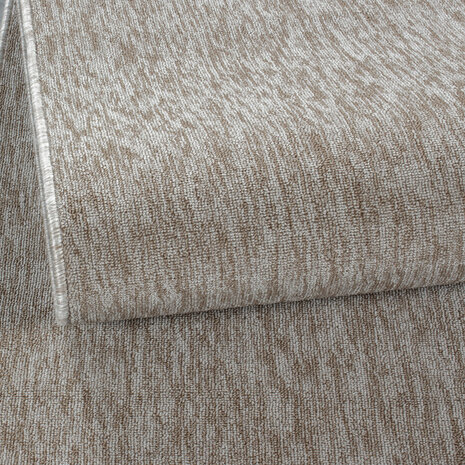 Kortpolig beige vloerkleed of karpet Verdi