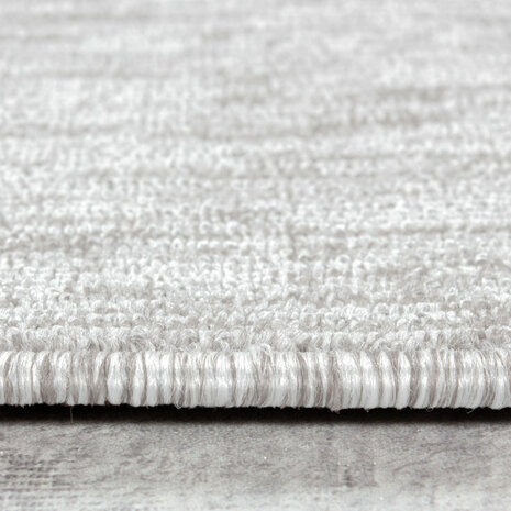 Kortpolig creme vloerkleed of karpet Verdi