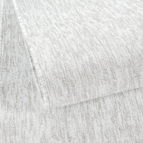 Kortpolig creme vloerkleed of karpet Verdi