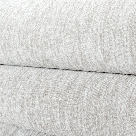 Kortpolig creme vloerkleed of karpet Verdi