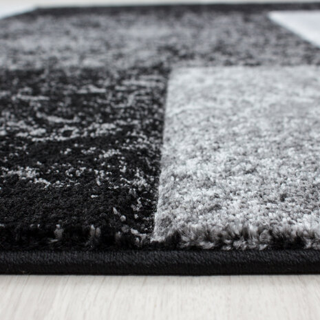Zwart vloerkleed of karpet Mabel 