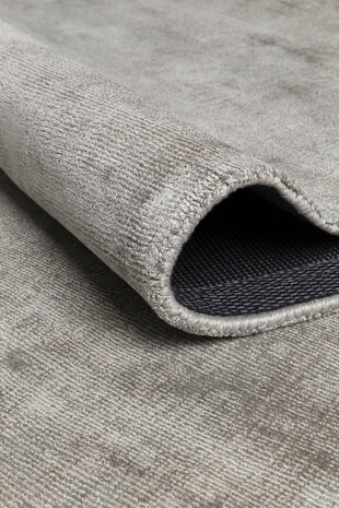 Viscose vloerkleed Current Ligne Pure kleur taupe
