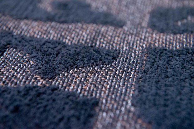 Louis De Poortere vloerkleed, Structures Black Water 9200, Baobab design