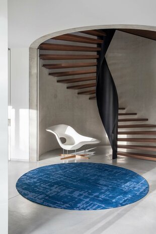 Louis De Poortere vloerkleed, Structures Suarez Blue 9250, Baobab design